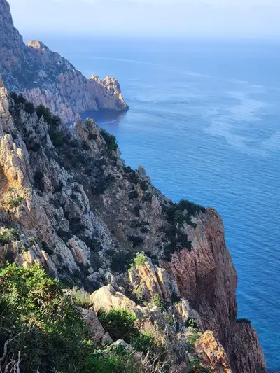 Grandes falaises du Capo Rosso