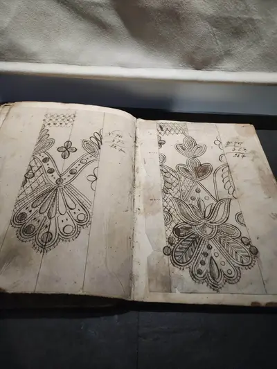 Carnet de dessin de dentelle au musée de Retournac