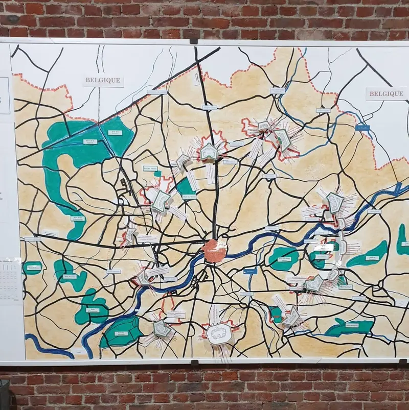 Carte avec les forts protégeant Maubeuge