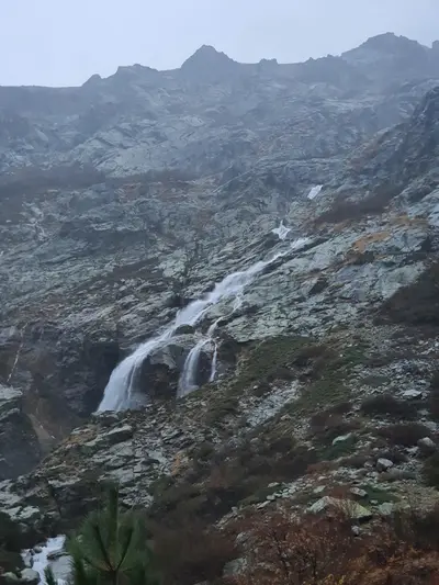 Montée au lac de Mélo avec un temps glacial