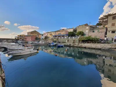 Reflet dans le port de Centuri