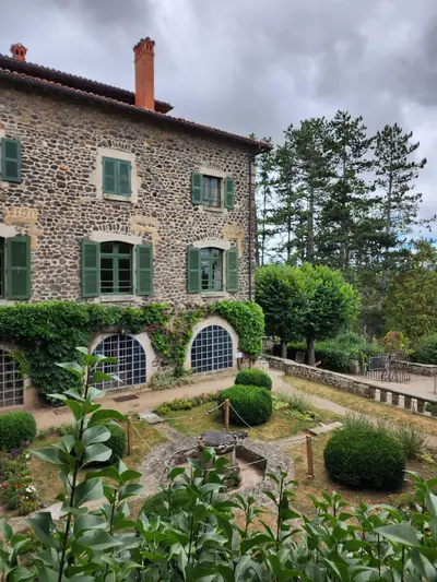 Vue sur la terrasse du château de Chavaniac-Lafayette