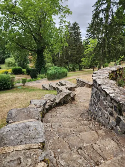 Escaliers du parc du château de Chavaniac-Lafayette