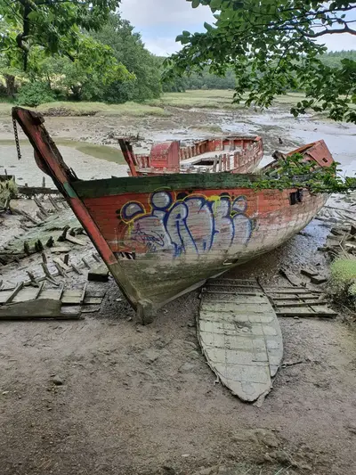 Cimetière à bateaux Le Bono