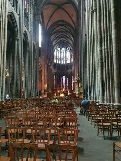 Clermont ferrand cathedrale nef 1 scaled
