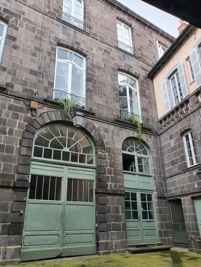 hôtel particulier en pierre volvic