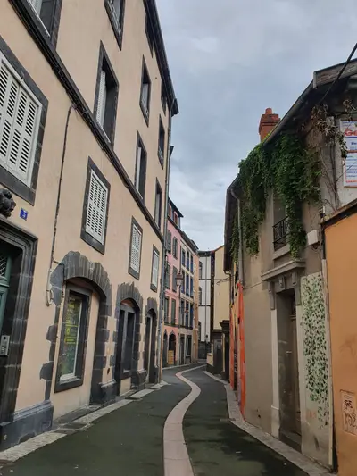 façade avec pierre de volvic