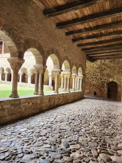 Galerie du cloître de Lavaudieu