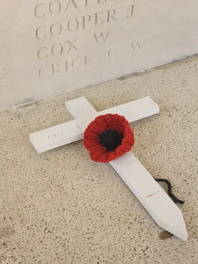croix avec une fleur