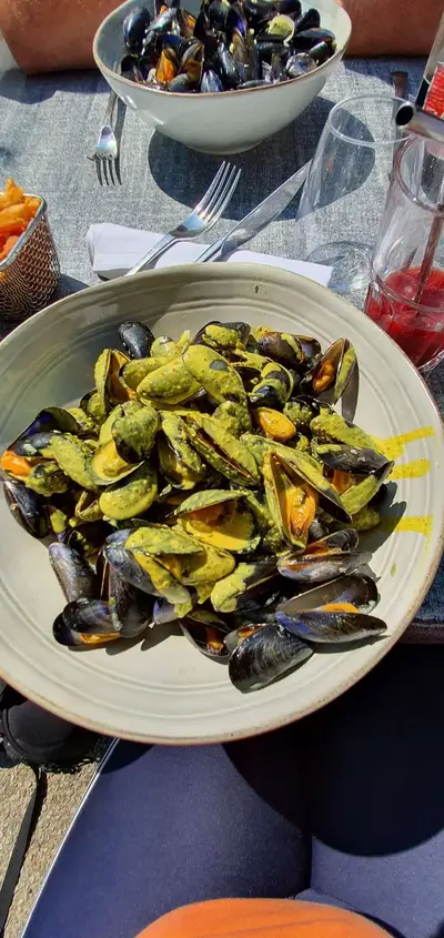 Dégustation de moules restaurant de la Capitainerie à Douarnenez