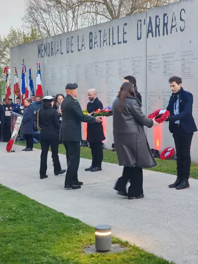 personnes au mémorial