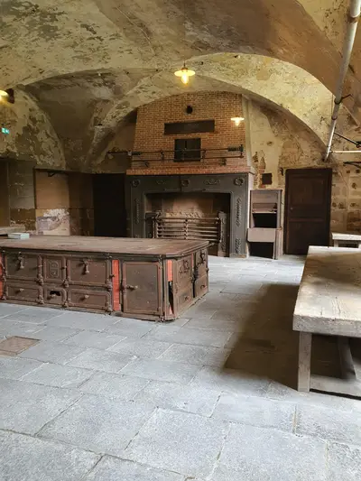 Piano de cuisine et cheminée
