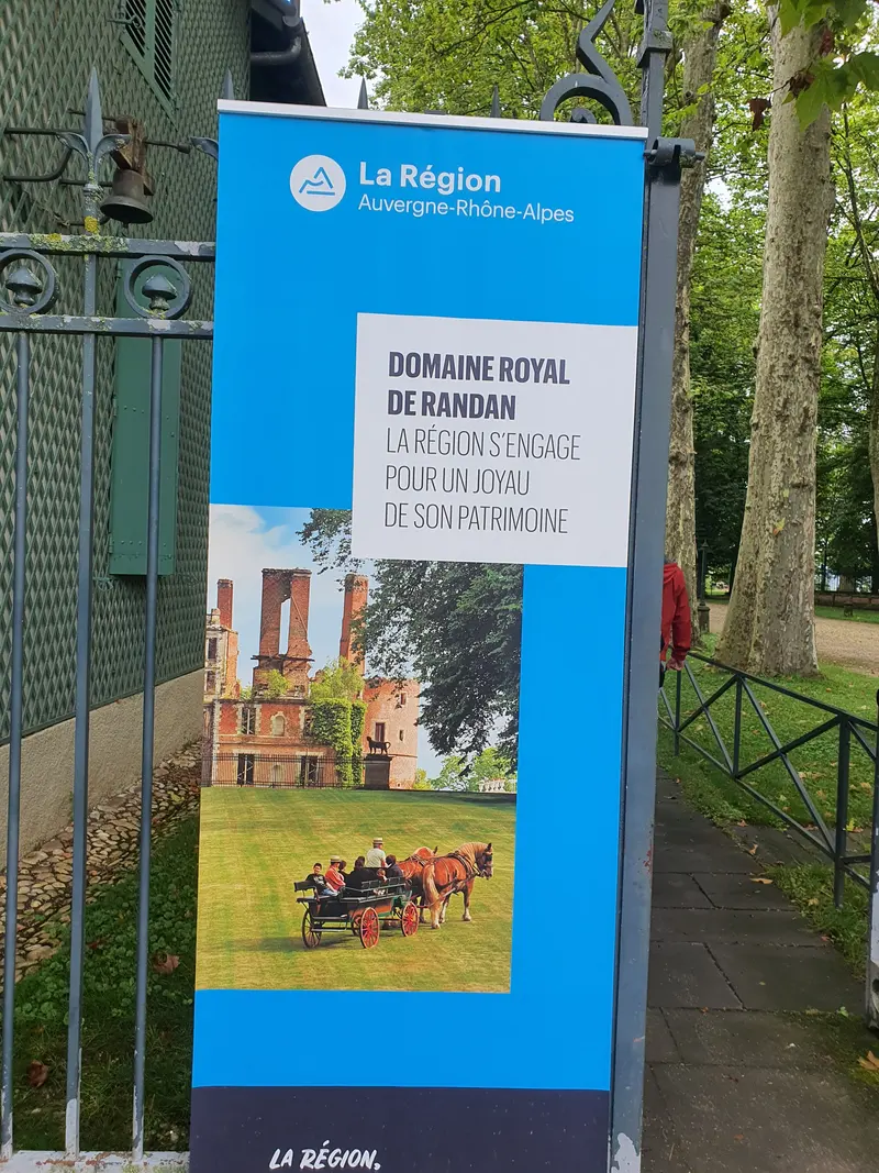 Panneau d'accueil du domaine royal de Randan