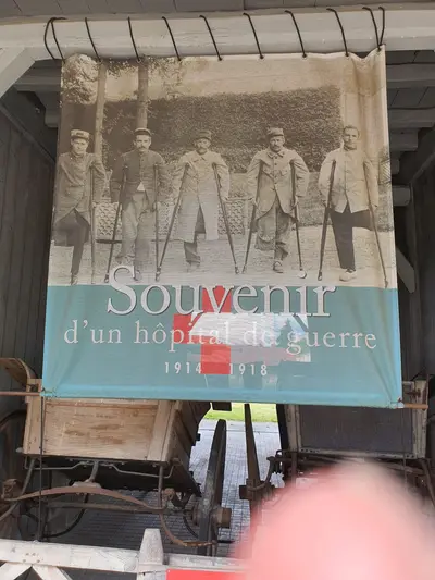 Domaine royal randon ancien hopital soldats bequilles scaled