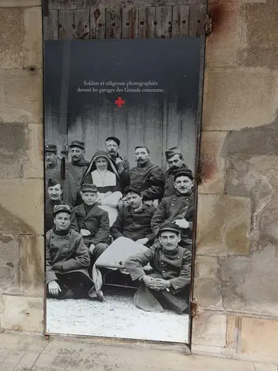 Soldats et leur infirmière