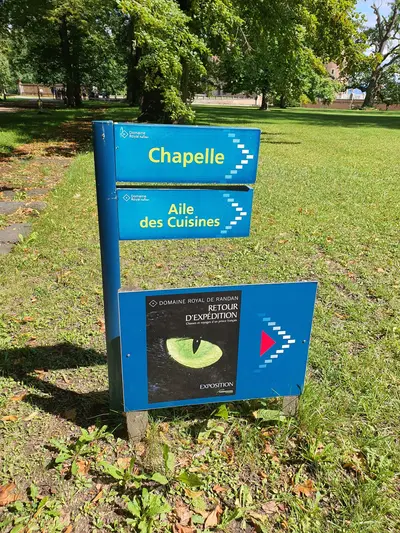 Panneau indiquant la situation de la chapelle