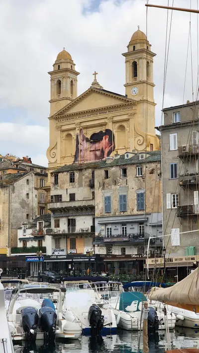 Eglise surplombant le vieux port de Bastia