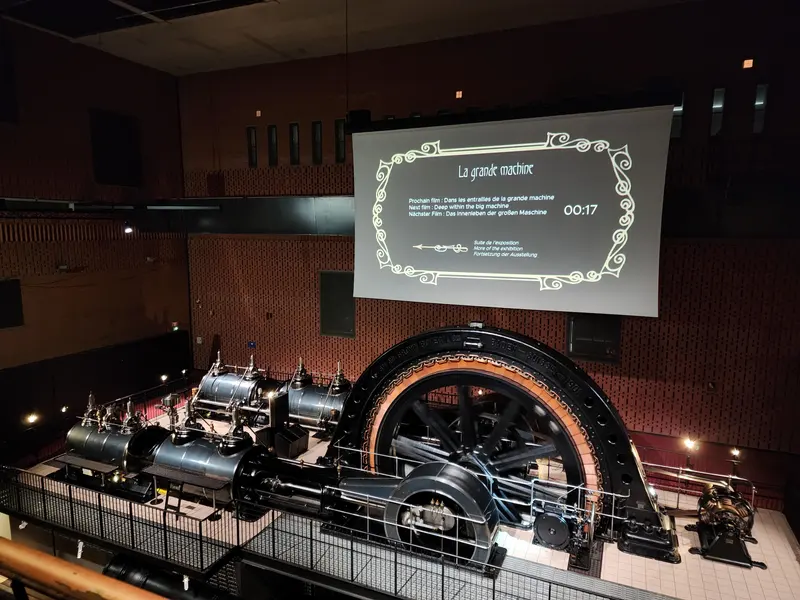 Grande machine vue de haut au musée Electropolis de Mulhouse