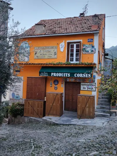 Epicerie avec produits corses