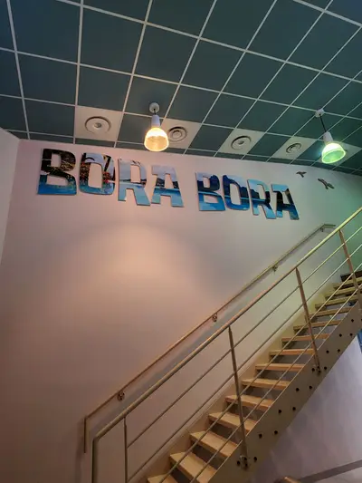 escalier montant au salon