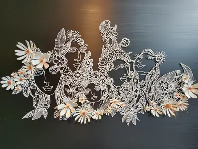 Exposition temporaire de Violaine Sausset au Musée des Manufactures de Dentelles à Retournac: femmes
