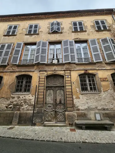 Façade d'une maison à Brioude