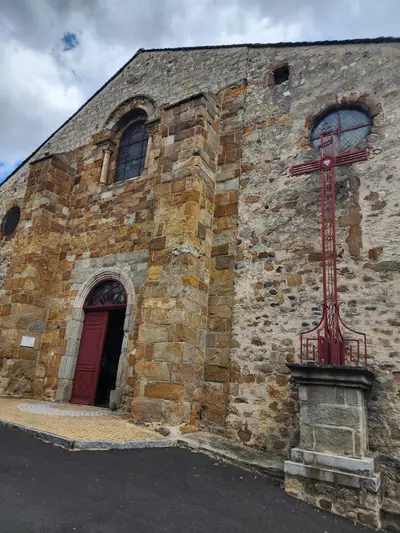 Façade de l'église de Retournac