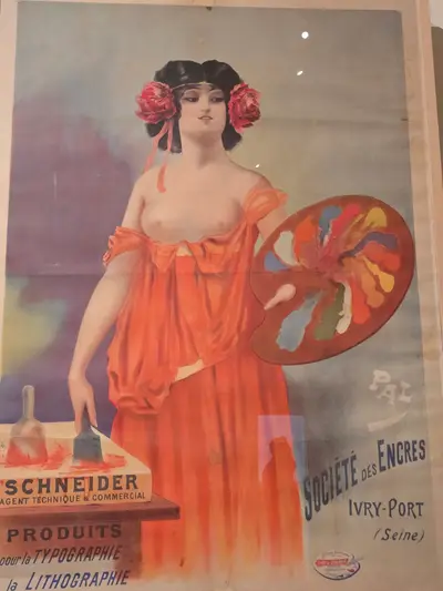 dame avec une palette