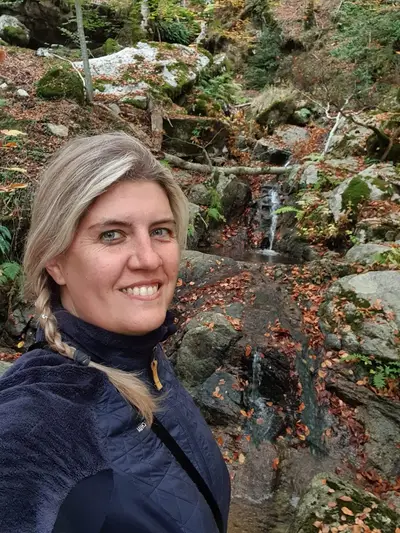 Florandophoto devant un petit ruisseau