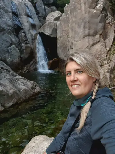Florandophoto au bord d'une piscine naturelle