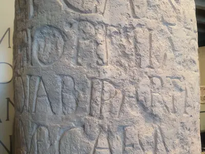 Inscriptions latines forum antique bavay scaled