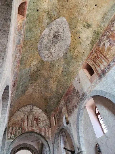 Intérieur de l'église de Lavaudieu