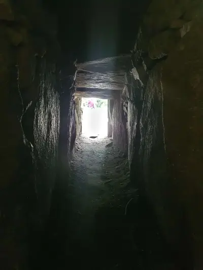 Intérieur sombre Tumulus de Kercado