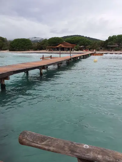 Jetée en bois plage de Santa Giulia