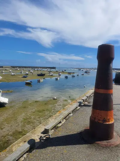 Jetée bord de mer à Kérity
