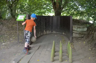 Jeu de quille en bois au village Poul-Fetan