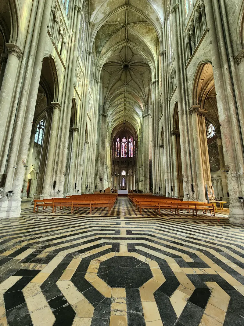 Labyrinthe sur le sol
