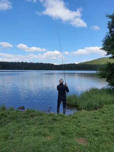 Pêcheur au lac du Bouchet