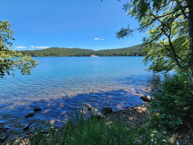 Eau bleue du lac du Bouchet