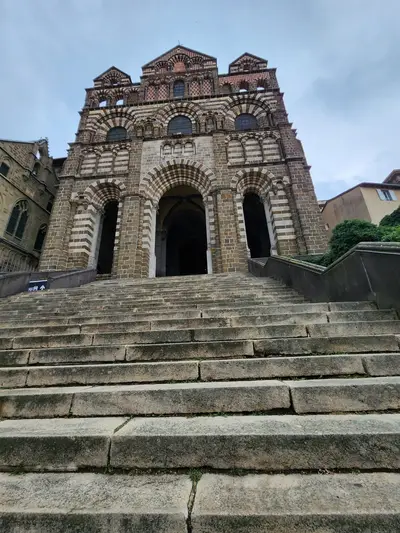 Le puy en velay cathedrale facade scaled