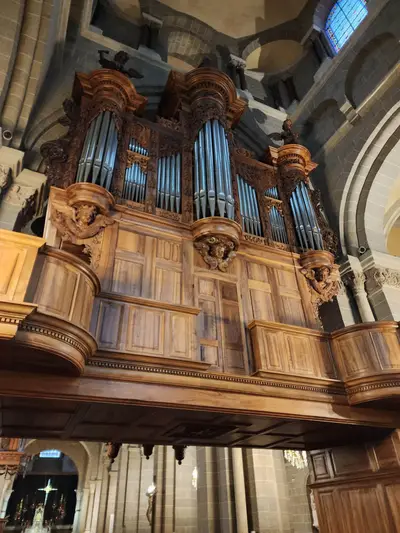 Le puy en velay cathedrale orgue scaled