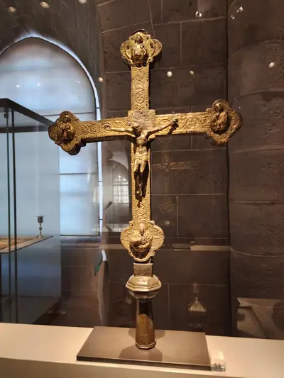 trésor crucifix