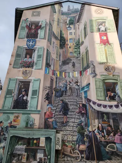 Le puy en velay facade street art scaled