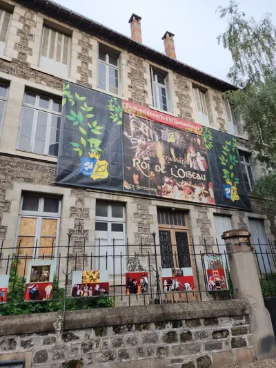 Bâtiment fête du roi de l'oiseau