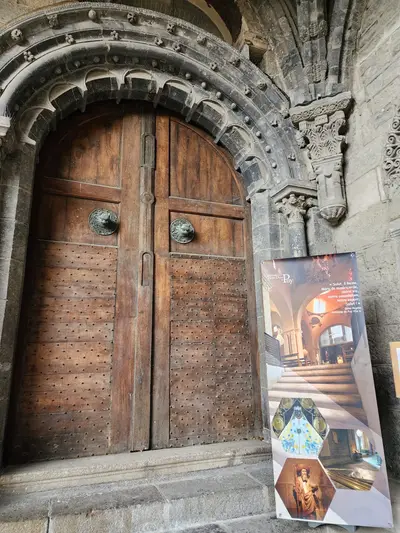 Le puy en velay porte cathedrale scaled