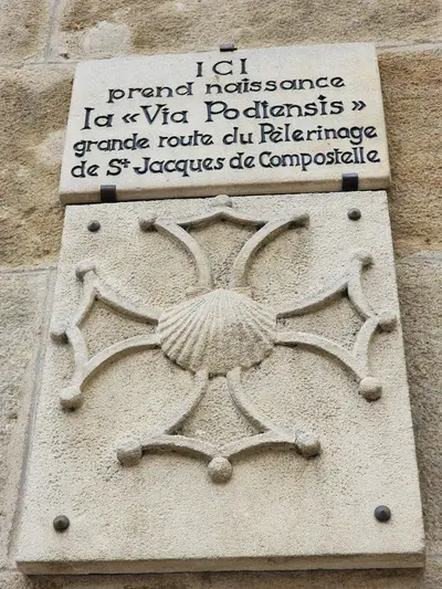 Le puy en velay saint jacques de compostelle coquille scaled