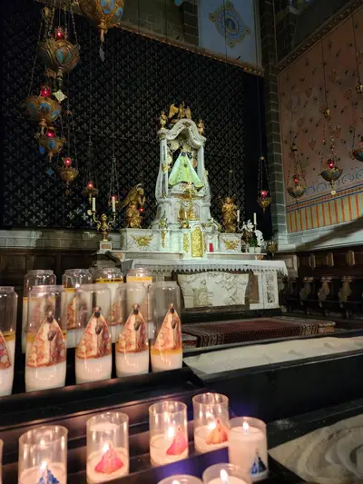Le puy en velay vierge noire bougies scaled