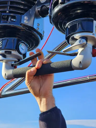 Main bruleur montgolfiere decouvertes scaled