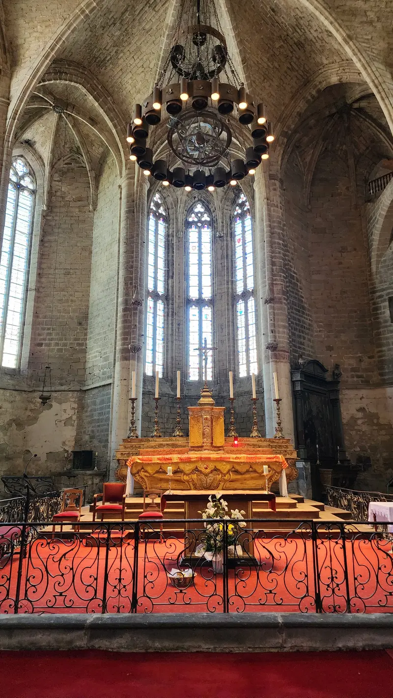Maître-autel de l'église Saint-Robert