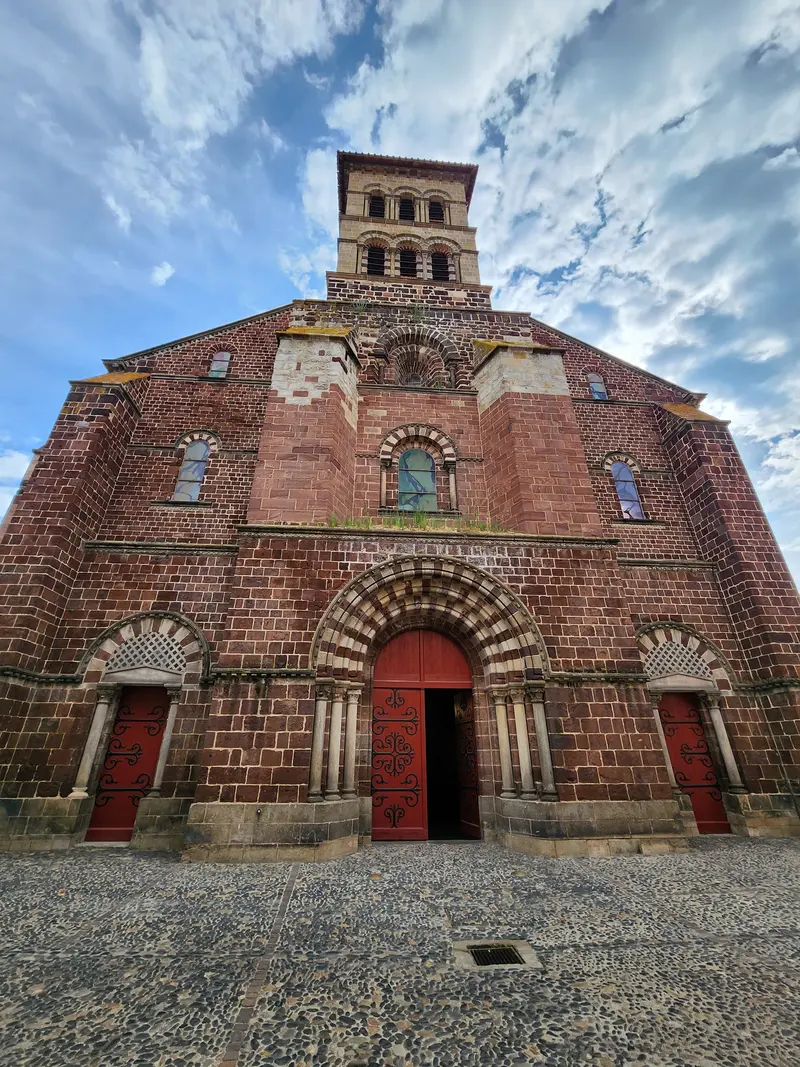 Massif occidental de la basilique Saint-Julien de Brioude